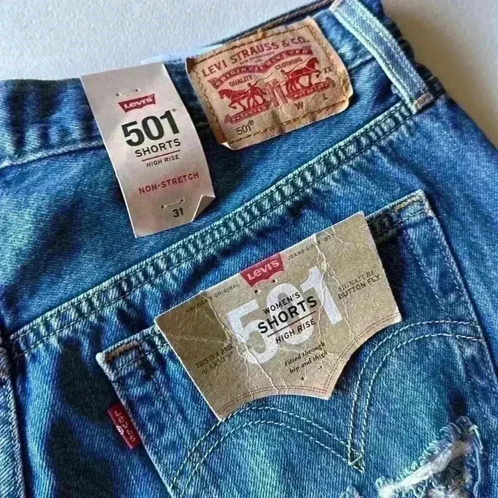 Levi’s - Picture 3 of 4
